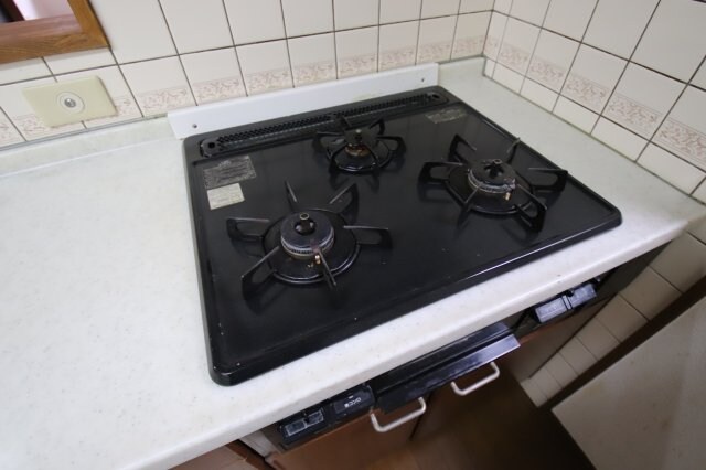 物件内観写真14　(３口コンロ)