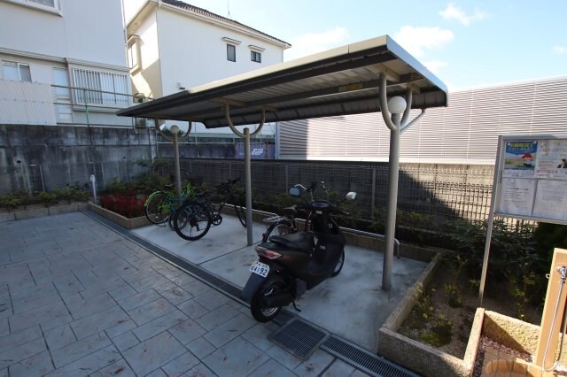 物件内観写真4　(駐輪場)
