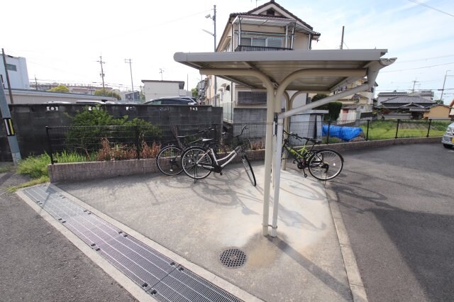 物件内観写真4　(駐輪場)