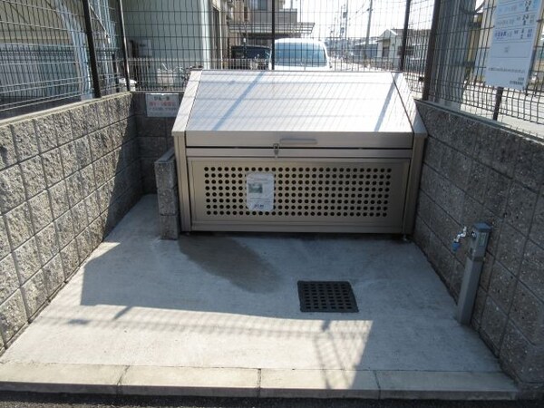 建物設備(敷地内ゴミ捨場)