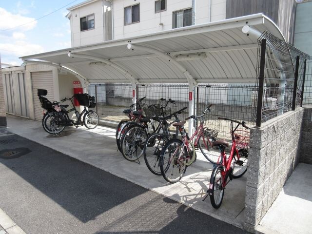 物件内観写真5　(駐輪場)