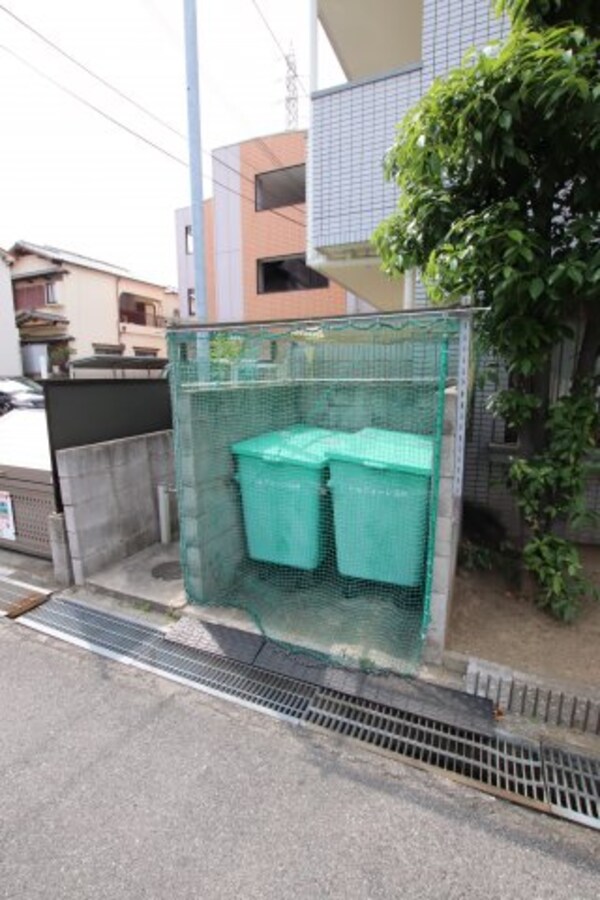 建物設備(敷地内ゴミ捨場)