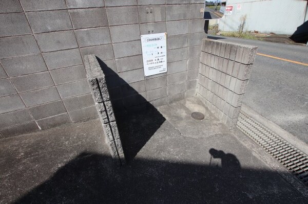 建物設備(敷地内ゴミ捨場)