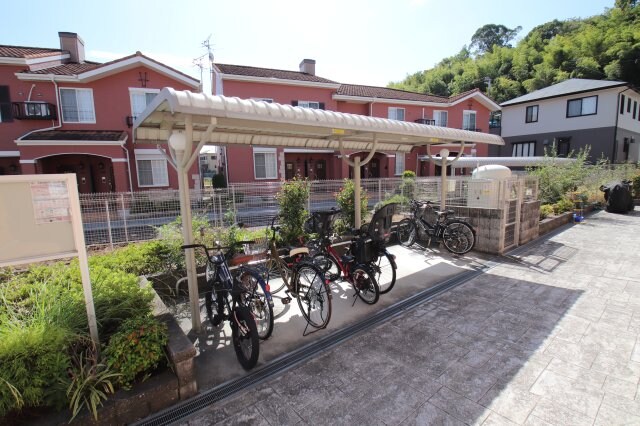 物件内観写真4　(駐輪場)