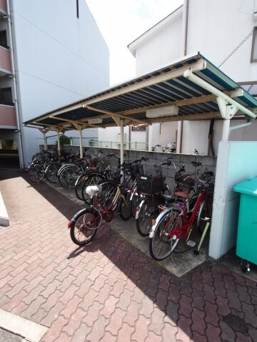 物件内観写真4　(駐輪場)