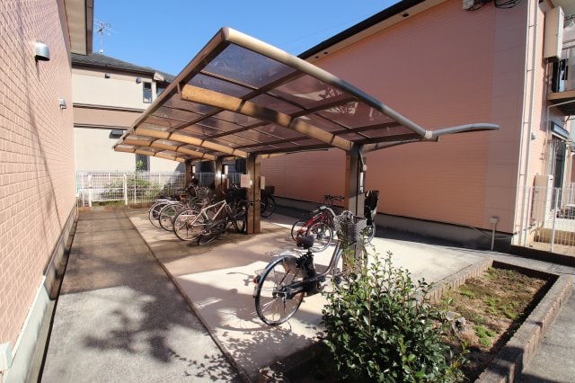 物件内観写真4　(駐輪場)