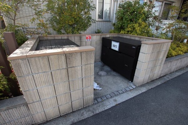 建物設備(敷地内ゴミ捨場)