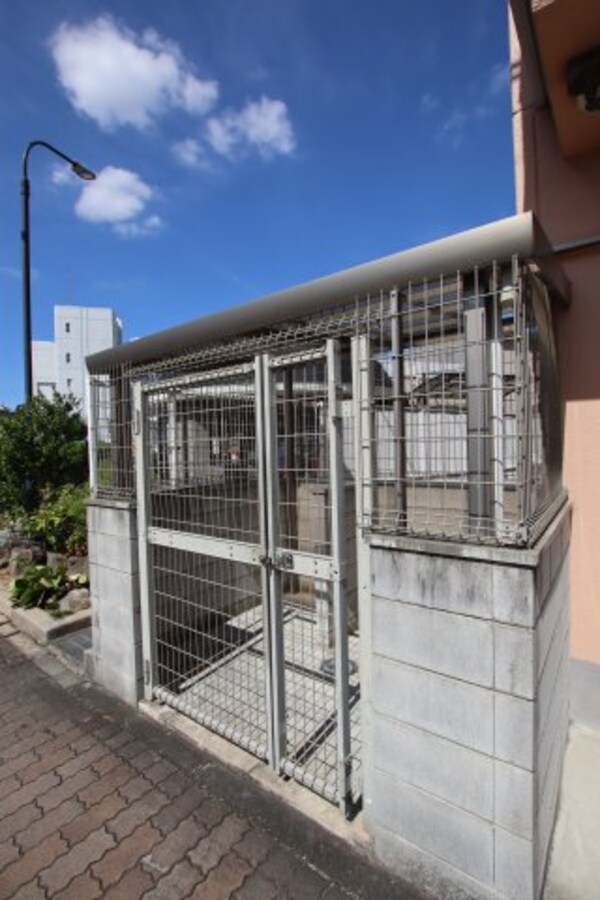 建物設備(敷地内ゴミ捨場)