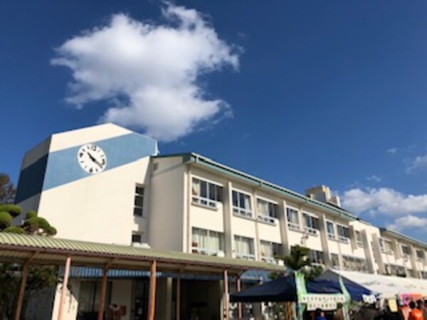 周辺環境(河内長野市立楠小学校 935m)