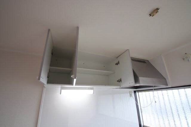 物件内観写真16　(吊戸棚)