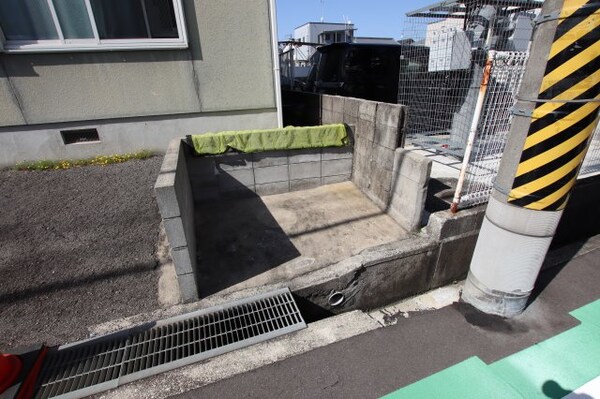 建物設備(敷地内ゴミ置き場)