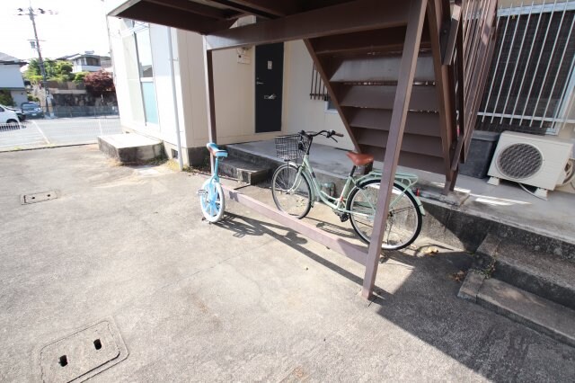 物件内観写真3　(駐輪場)