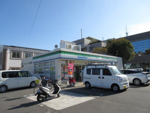周辺環境(ファミリーマート　狭山市役所前店 91m)