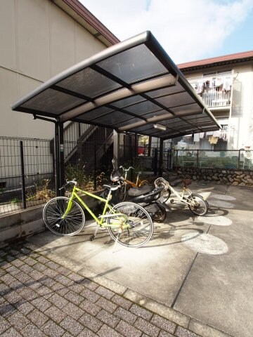 物件内観写真4　(駐輪場)