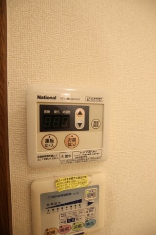 物件内観写真12　(給湯器リモコン)