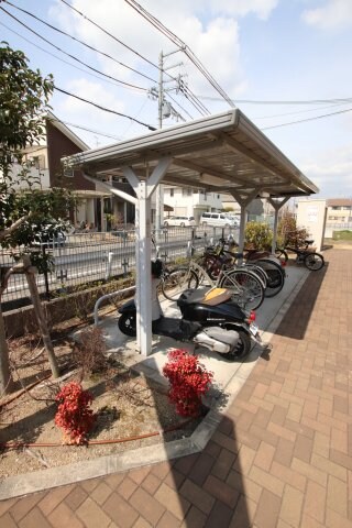 物件内観写真4　(駐輪場)