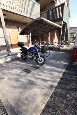 物件内観写真4　(駐輪場)