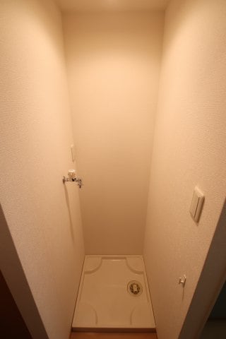 物件内観写真9　(室洗濯機置場)