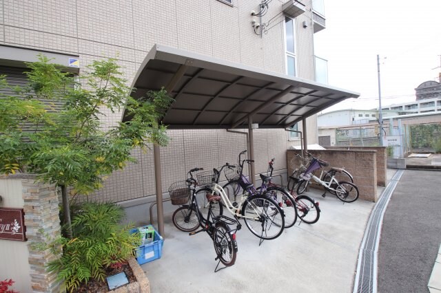 物件内観写真4　(駐輪場)