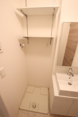 物件内観写真11　(室内洗濯機置場)