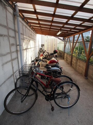 物件内観写真5　(駐輪場)