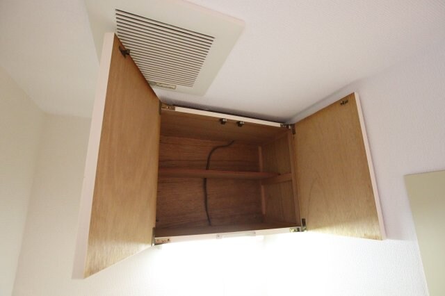 物件内観写真13　(吊戸棚)