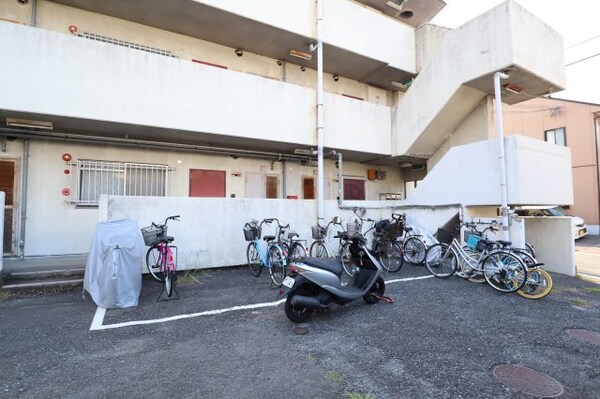建物設備(駐輪場)