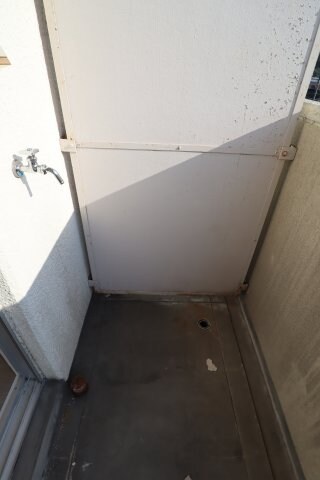 物件内観写真28　(室外洗濯機置場)