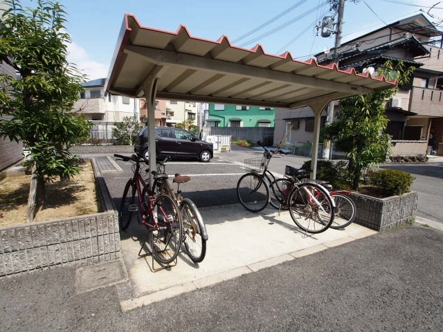 物件内観写真4　(駐輪場)