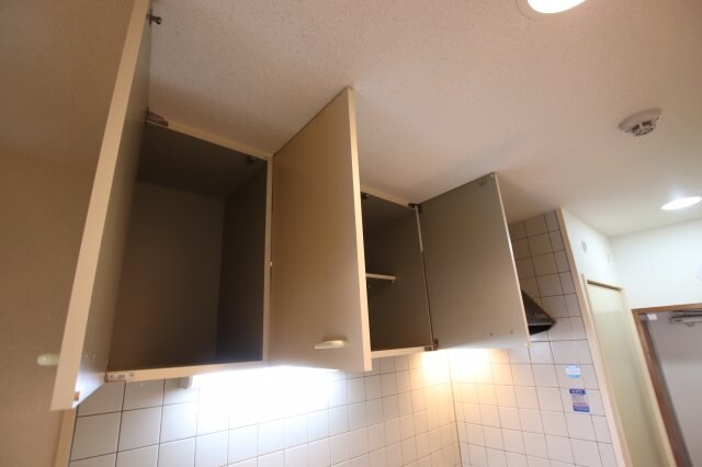 物件内観写真12　(吊戸棚)