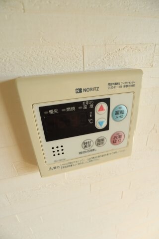 物件内観写真16　(給湯器)