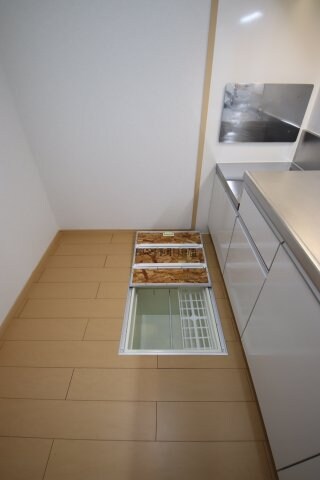 物件内観写真23　(床下収納)