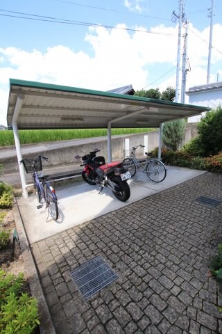 物件内観写真4　(駐輪場)