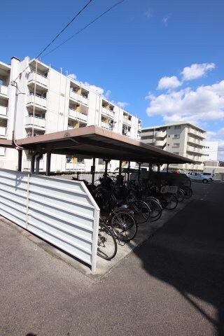 物件内観写真5　(駐輪場)