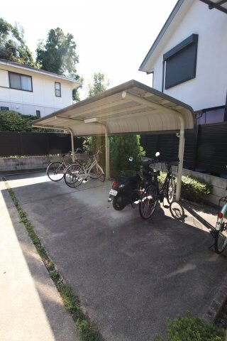 物件内観写真5　(駐輪場)