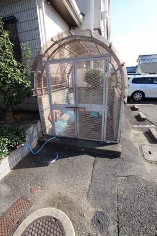 物件内観写真5　(敷地内ゴミ捨場)