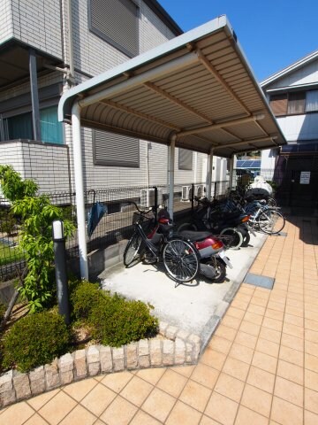 物件内観写真4　(駐輪場)