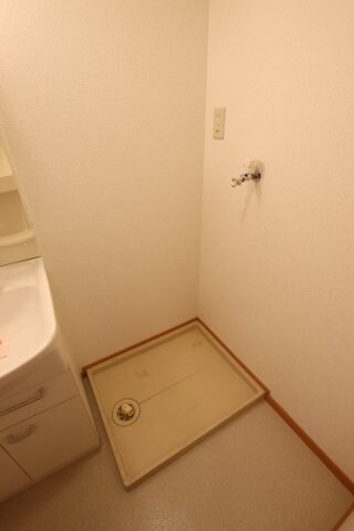 物件内観写真13　(室内洗濯機置場)