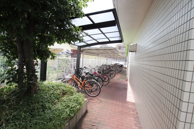 物件内観写真3　(駐輪場)