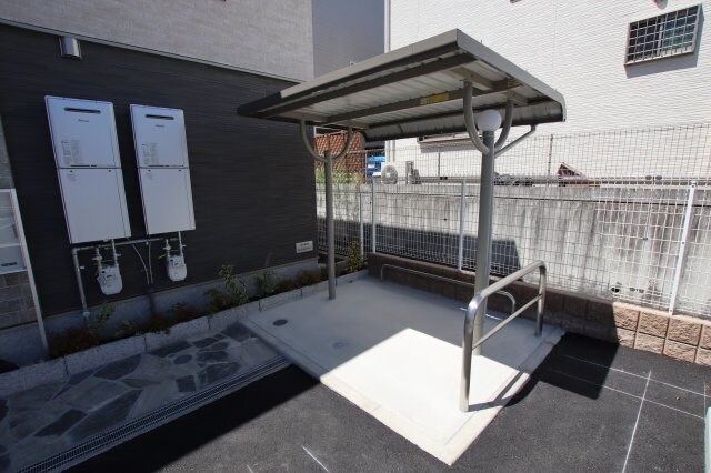 物件内観写真4　(駐輪場)