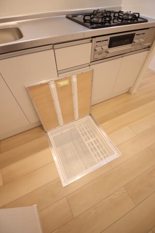 物件内観写真22　(床下収納)