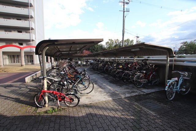 物件内観写真4　(駐輪場)