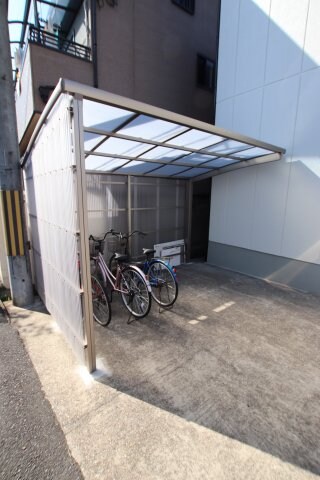 物件内観写真4　(駐輪場)