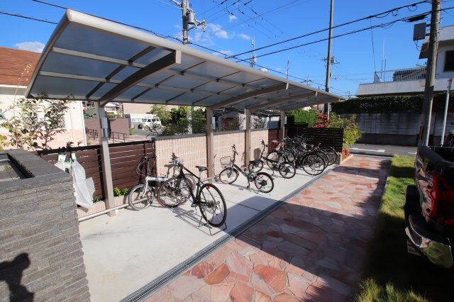 物件内観写真4　(駐輪場)