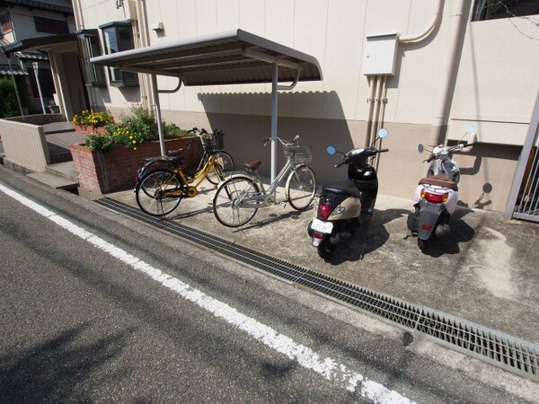 建物設備(駐輪場)