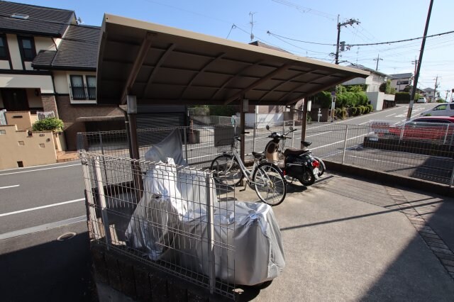 物件内観写真5　(駐輪場)