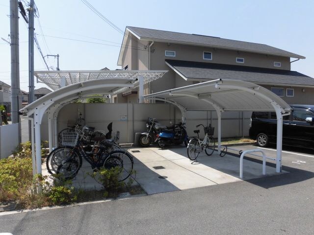 物件内観写真4　(駐輪場)