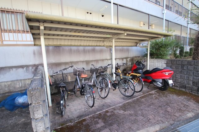 物件内観写真4　(駐輪場)