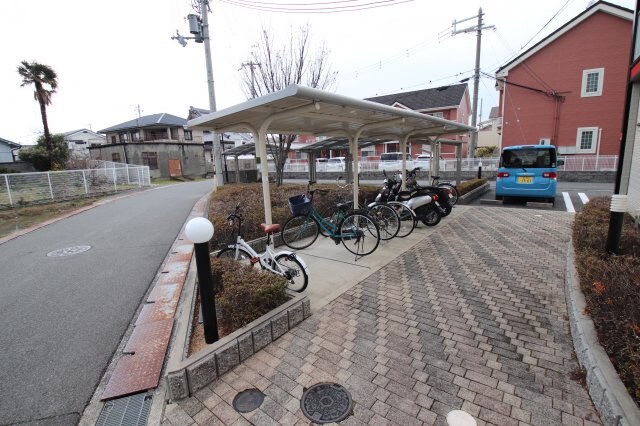物件内観写真4　(駐輪場)