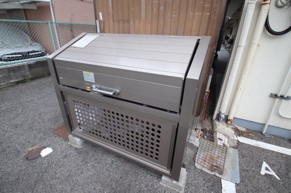 建物設備(敷地内ごみ置き場)